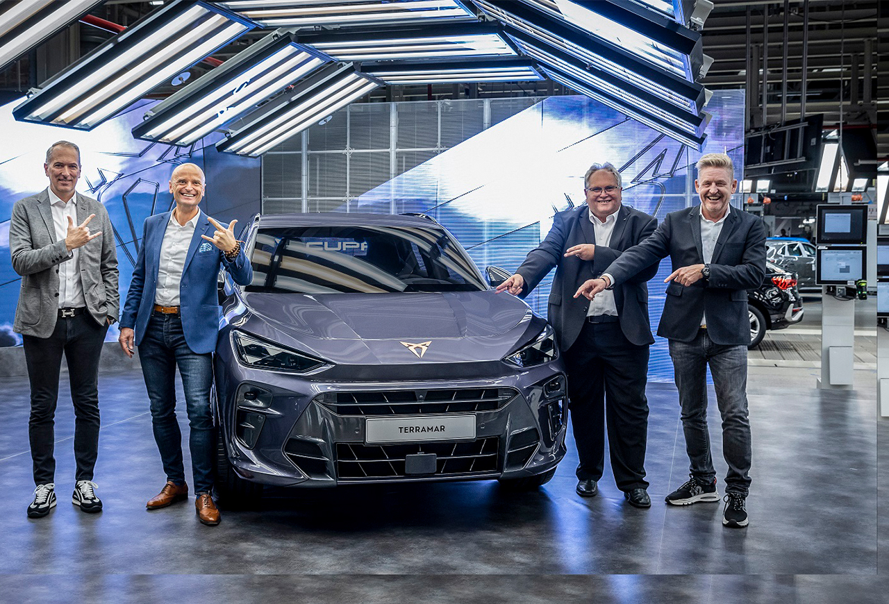 Η CUPRA αποκαλύπτει το CUPRA Terramar στους υπαλλήλους της Audi Hungaria που θα συμμετέχουν στην παραγωγή του